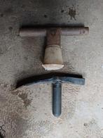 Straathamer en tegelklos, Ophalen