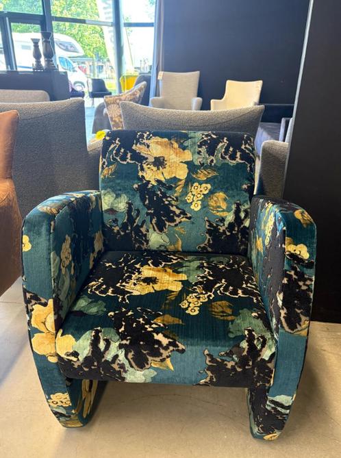 Fauteuil showroommodel 50% korting, Huis en Inrichting, Fauteuils, Nieuw, Hout, Stof, Ophalen