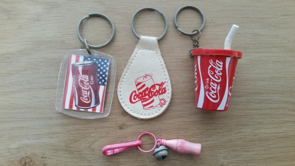 4 verschillende Coca-Cola Sleutelhangers (4), Verzamelen, Sleutelhangers, Ophalen of Verzenden, Zo goed als nieuw