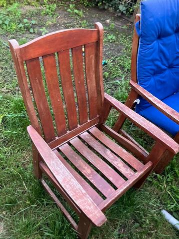 Set hardhout tuinstoelen beschikbaar voor biedingen