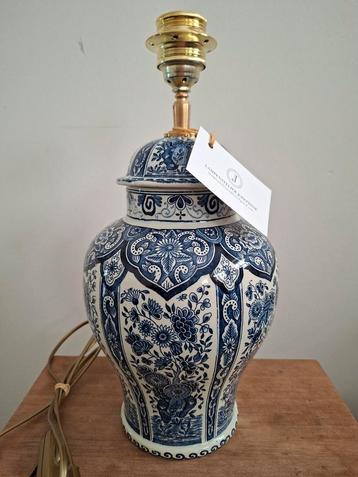 Handgemaakte Delfts blauwe vaaslamp by Boch beschikbaar voor biedingen