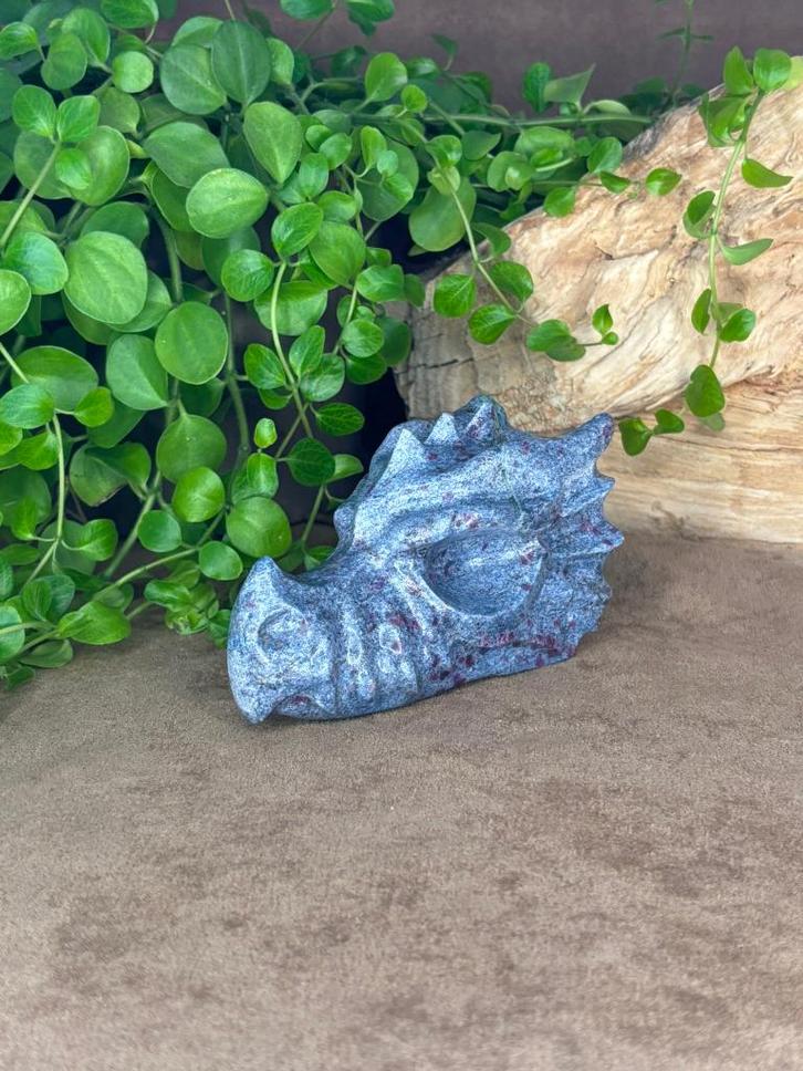 Draak van Robijn in Zoisiet, Verzamelen, Mineralen en Fossielen, Mineraal, Ophalen of Verzenden