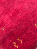 Rood vloerkleed met geometrische patronen, 150 tot 200 cm, 200 cm of meer, Ophalen of Verzenden, Zo goed als nieuw