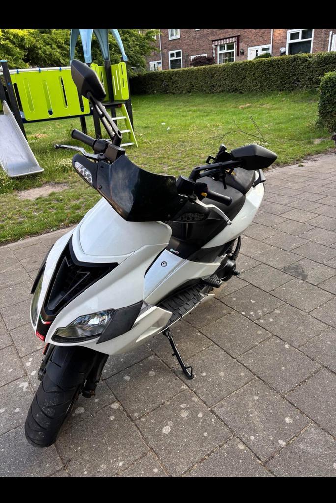 Aprillia sr met runnerblok 70cc Beast Vol spec, Fietsen en Brommers, Scooters | Aprilia, Gebruikt, SR 50, Tweetakt, Ophalen
