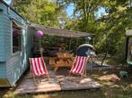 Stacaravan met veranda en trampoline op camping Bakkum