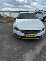 Volvo V60 D6 215pk Plug-in Hybrid 2013 Wit, Auto's, 1849 kg, 1800 kg, Wit, 212 €/maand