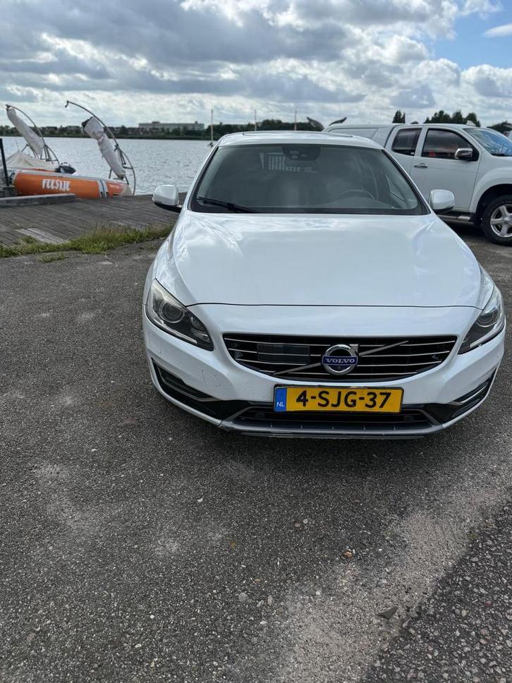 Volvo V60 D6 215pk Plug-in Hybrid 2013 Wit, Auto's, Volvo, Bedrijf, V60, Hybride Elektrisch/Diesel, Plug-in hybride, A, Stationwagon