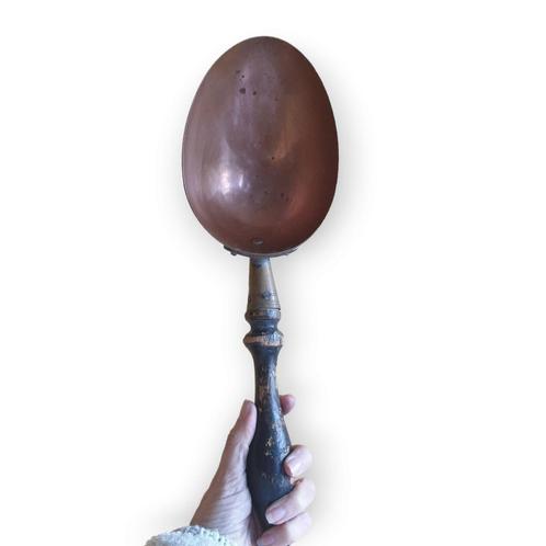 Antieke rood koperen grote lepel houten handvat 1006, Antiek en Kunst, Antiek | Koper en Brons, Koper, Ophalen of Verzenden