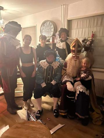 Sinterklaas en zijn pieten  beschikbaar voor biedingen