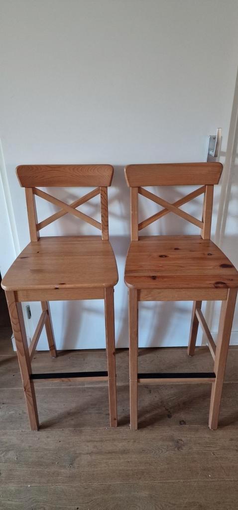 Twee barkrukken Ikea Ingolf 73 cm hout met rugleuning, Huis en Inrichting, Barkrukken, Zo goed als nieuw, 60 tot 90 cm, Hout, 2 krukken
