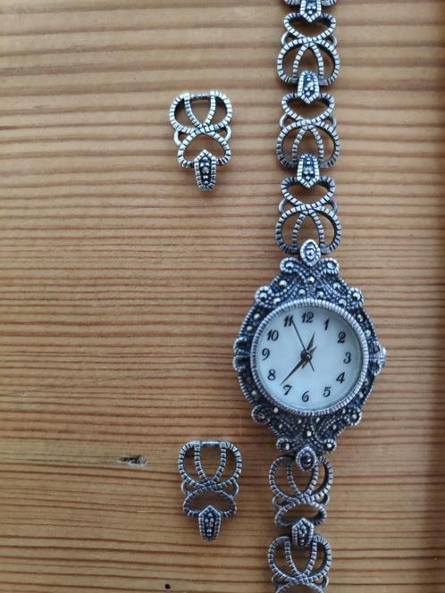 zilveren horloge met markasieten en parelmoer wijzerplaat, Sieraden, Tassen en Uiterlijk, Horloges | Dames, Gebruikt, Polshorloge
