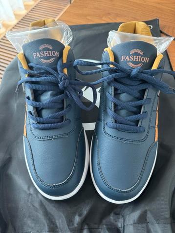 Blauwe Waterproof Sneakers - Maat 39 van Hike-Care beschikbaar voor biedingen