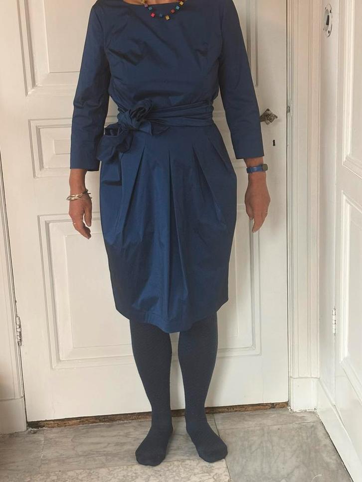 Mooie Moq jurk in nachtblauw maat 40, Kleding | Dames, Jurken, Zo goed als nieuw, Maat 38/40 (M), Blauw, Knielengte, Ophalen of Verzenden