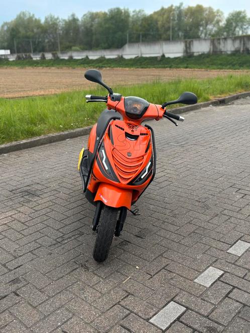 Piaggio Zip 125cc 2t BROM, Fietsen en Brommers, Scooters | Piaggio, Zo goed als nieuw, Zip, Ophalen