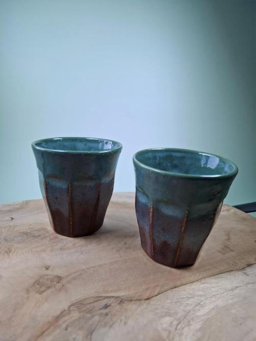 2 handgemaakte keramiek koffiebekers Forrest Small, Huis en Inrichting, Keuken | Servies, Nieuw, Kop(pen) en/of Schotel(s), Overige stijlen