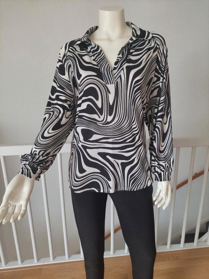 Blouse grafische print zwart wit Maat 46 - 48 nieuw, Kleding | Dames, Blouses en Tunieken, Nieuw, Maat 46/48 (XL) of groter, Zwart