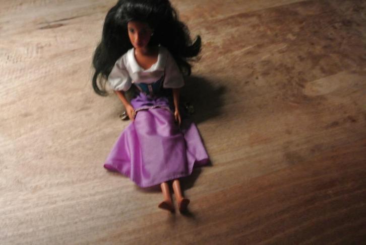 Barbie Esmeralda Disney/ nr 237, Kinderen en Baby's, Speelgoed | Poppen, Gebruikt, Barbie, Ophalen of Verzenden