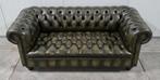 Showroommodel Chesterfield bank olijfgroen leer + BEZORGING, Chesterfield, Nieuw, Ophalen of Verzenden, Rechte bank