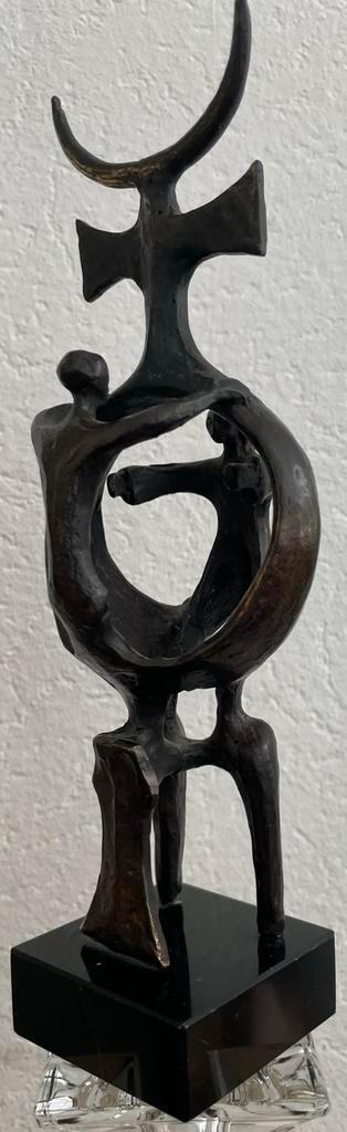 Joep Coppens gesigneerd sculptuur in brons “Met Elkaar” beschikbaar voor biedingen