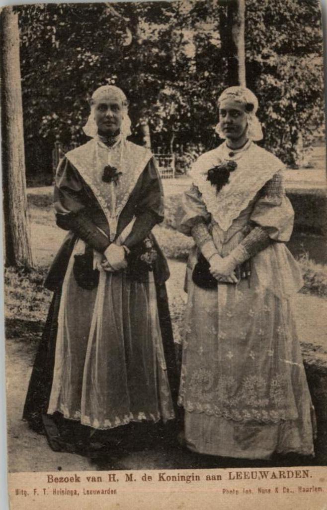 Leeuwarden Bezoek H.M. de koningin vóór 1906, Verzamelen, Ansichtkaarten | Nederland, Ongelopen, Friesland, Voor 1920, Verzenden
