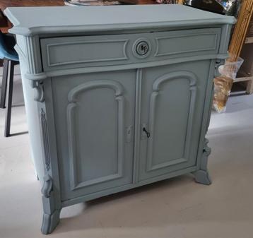 Brocante oud houten kastje met lade in goede staat  beschikbaar voor biedingen