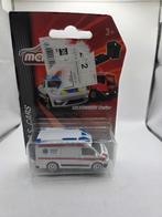 Matchbox Volkswagen Crafter Ambulance - Nieuw in Verpakking, Hobby en Vrije tijd, Overige merken, 1:50 of kleiner, Auto, Nieuw