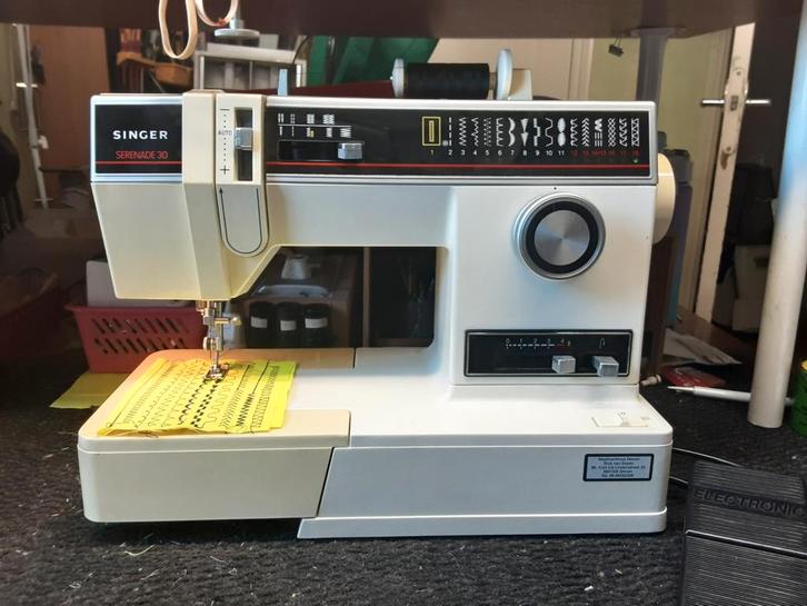 SINGER SERENADE 30 NAAIMACHINE MODEL 6235, Hobby en Vrije tijd, Naaimachines en Toebehoren, Gebruikt, Naaimachine, Singer, Ophalen of Verzenden