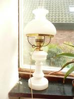 Antieke wit glazen tafellamp, Ophalen, Gebruikt, Glas, 50 tot 75 cm
