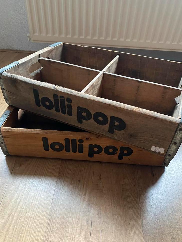 Twee vintage Lolli Pop Soda kratten, Huis en Inrichting, Woonaccessoires | Kisten, Gebruikt, Minder dan 50 cm, 50 tot 100 cm, Grenenhout