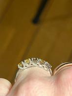 Elegante 14 karaat wit gouden ring diamanten AIG certificaat, 18 tot 19, Geel, Ophalen of Verzenden, Zo goed als nieuw
