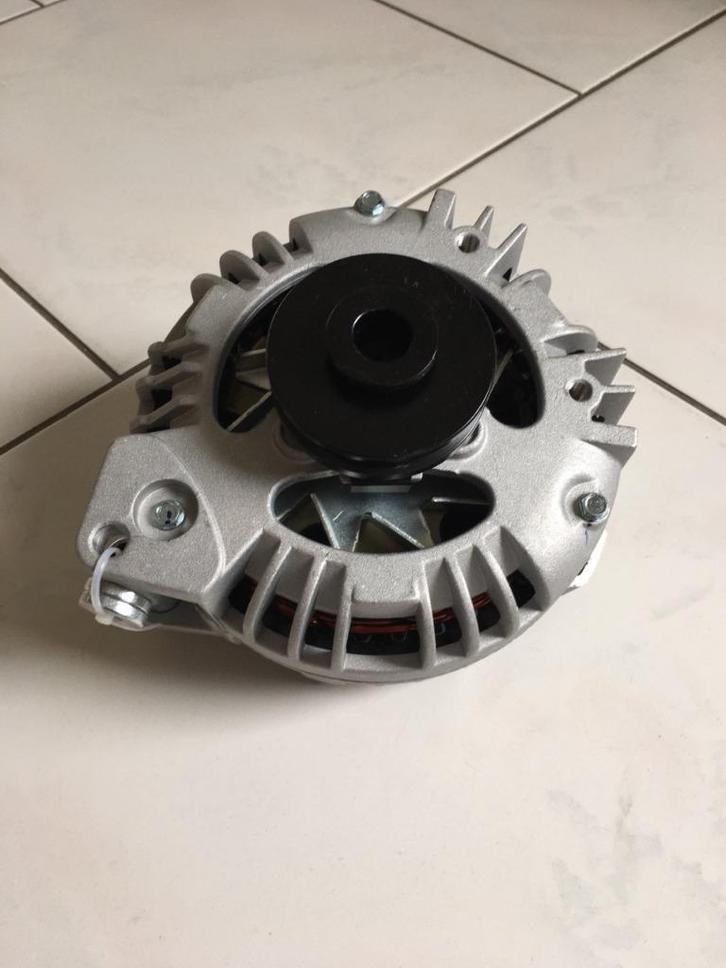 Te koop dynamo 78 amp (nieuw) Dodge w200 d200 b200, Auto diversen, Overige Auto diversen, Ophalen of Verzenden