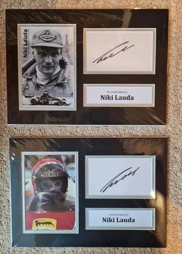 Gesigneerde displays (2) van F1 legende Niki Lauda + COA!