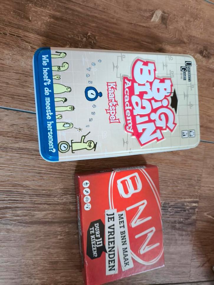 Big Brain Academy Kaartspel + BNN Vrienden, Hobby en Vrije tijd, Gezelschapsspellen | Bordspellen, Zo goed als nieuw, Een of twee spelers