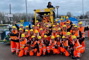 Te koop ongeveer 20 sets 'werkkleding' voor carnavalsgroep beschikbaar voor biedingen