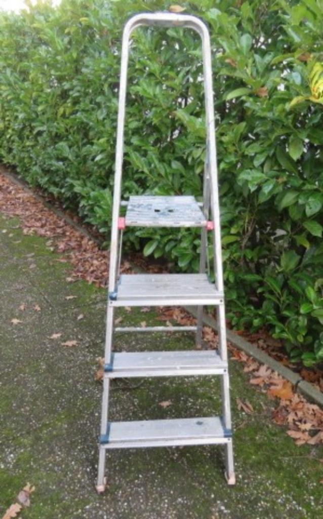 Huishoudtrap klustrap trapje, gebruikt maar nog goed, Doe-het-zelf en Verbouw, Ladders en Trappen, Gebruikt, Trap, Minder dan 2 meter