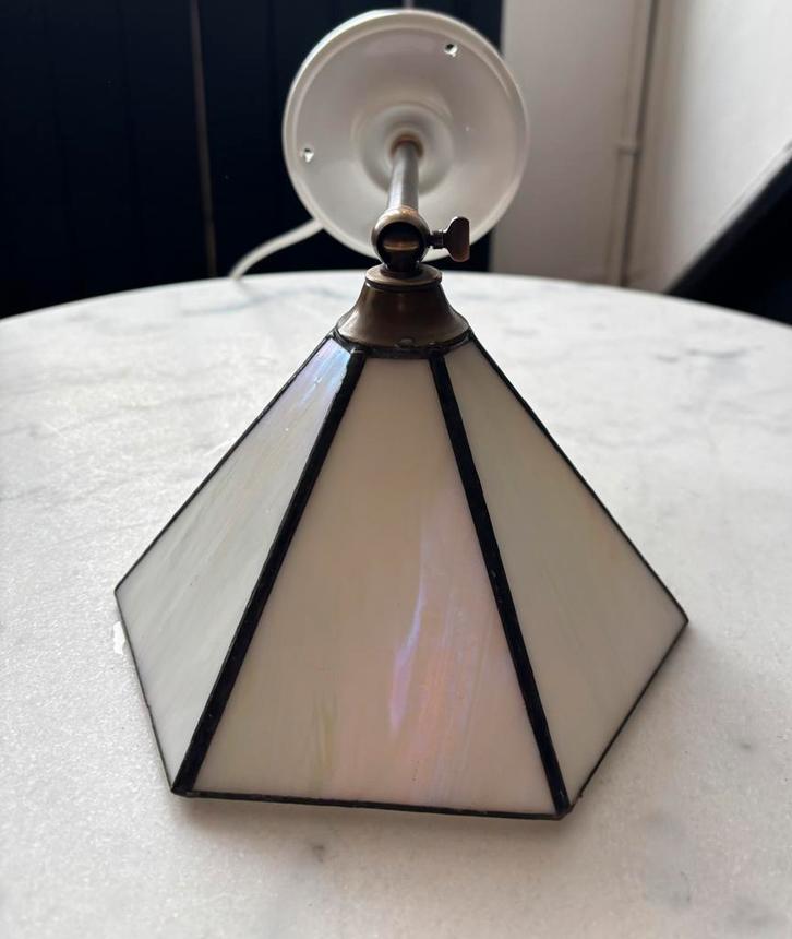 Vintage tiffany wit glas in lood wandlamp driehoek lamp, Huis en Inrichting, Lampen | Wandlampen, Glas, Ophalen of Verzenden