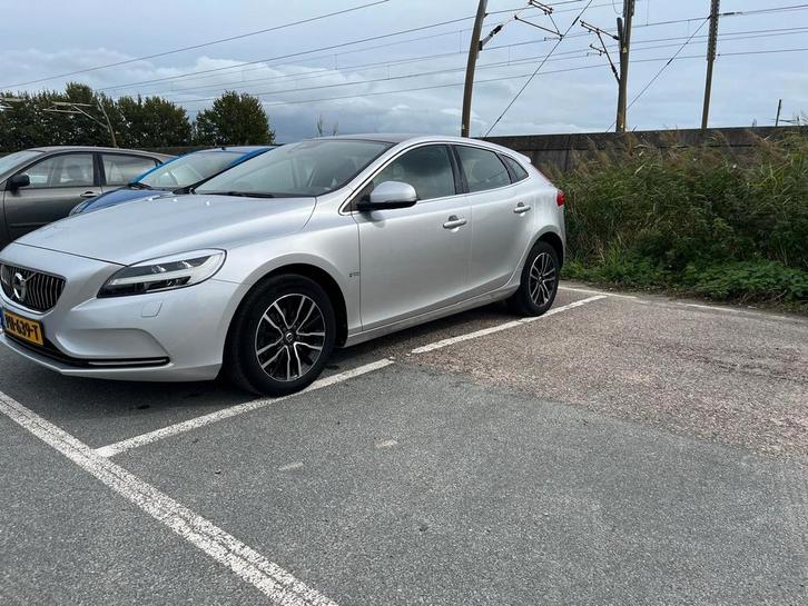 Volvo V40 2.0 D2 120PK 2017 Grijs, Auto's, Volvo, Particulier, V40, Achteruitrijcamera, Airbags, Airconditioning, Alarm, Bluetooth