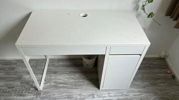 GRATIS Bureau ikea en stoel