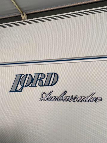 LMC Ambassador 560 met enkele bedden