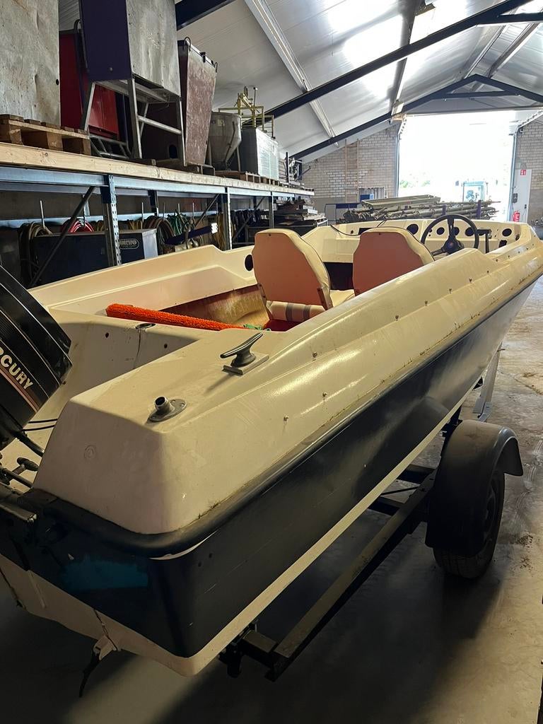 Polyester motor boot 35 pk met aanhanger, Watersport en Boten, Motorboten en Motorjachten, Gebruikt, Ophalen of Verzenden, Tot 6 meter