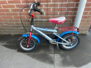 Kinderfiets 12 inch met zijwieltjes beschikbaar voor biedingen