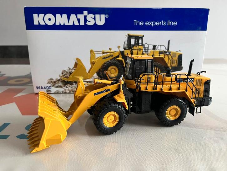 Komatsu WA 600 loader Universal Hobbies, Hobby en Vrije tijd, Modelauto's | 1:50, Zo goed als nieuw, Hijskraan, Tractor of Landbouw