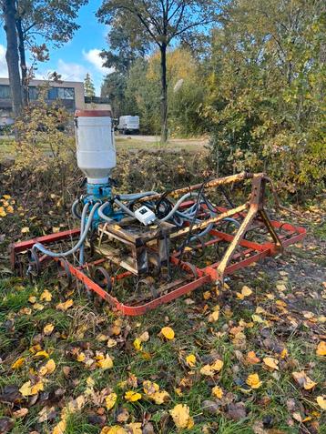 Cultivator + pneumatische zaaier beschikbaar voor biedingen