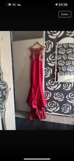 Prachtige rode galajurk met sleep, Maat 38/40 (M), Ophalen of Verzenden, Kleding, Overige thema's