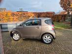 Toyota IQ 1.0 CVT 2011 Bruin, Auto's, Toyota, Bruin, 4 stoelen, 68 pk, Particulier