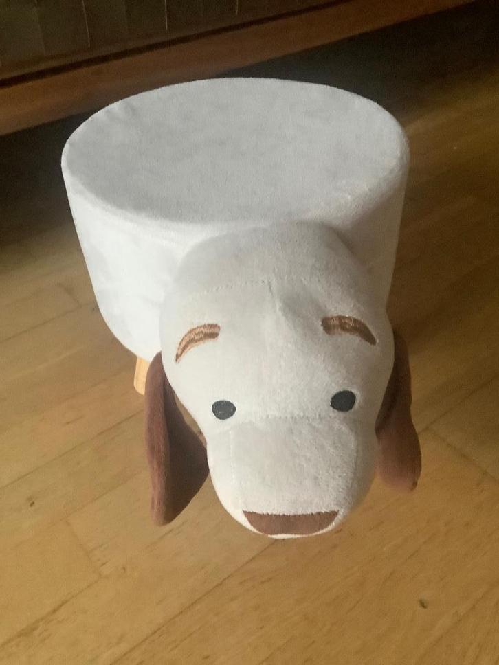 kinderkrukje hond houten kruk dierenkrukje poef krukje, Kinderen en Baby's, Kinderkamer | Inrichting en Decoratie, Zo goed als nieuw
