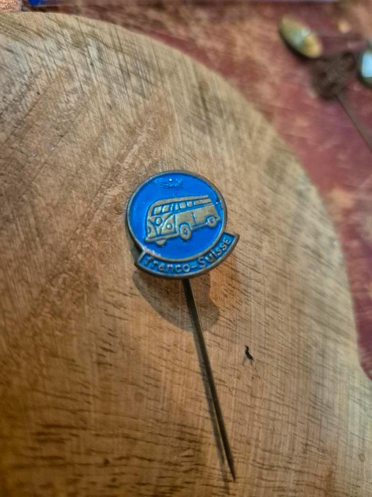 Vintage Franco-Suisse VW Bus Speldje, Verzamelen, Speldjes, Pins en Buttons, Gebruikt, Speldje of Pin, Transport, Ophalen of Verzenden