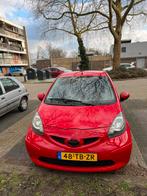 Toyota Aygo 1.0 12V Vvt-i 5DRS 2006 Rood, Auto's, Voorwielaandrijving, 4 stoelen, 68 pk, Origineel Nederlands