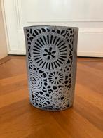 Keramieken vaas met bloemenmotieven., 50 tot 75 cm, Zwart, Ophalen of Verzenden, Glas