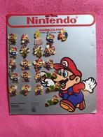 Vintage Super Mario Bros pins op bord, Ophalen of Verzenden, Gebruikt, Overige onderwerpen, Speldje of Pin
